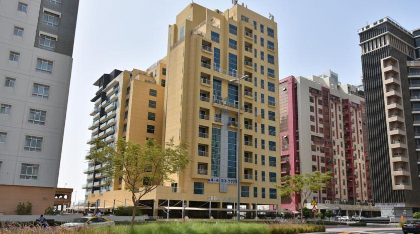 Homestay Blooming Partition In Tecom Near Internet Metro Dubai