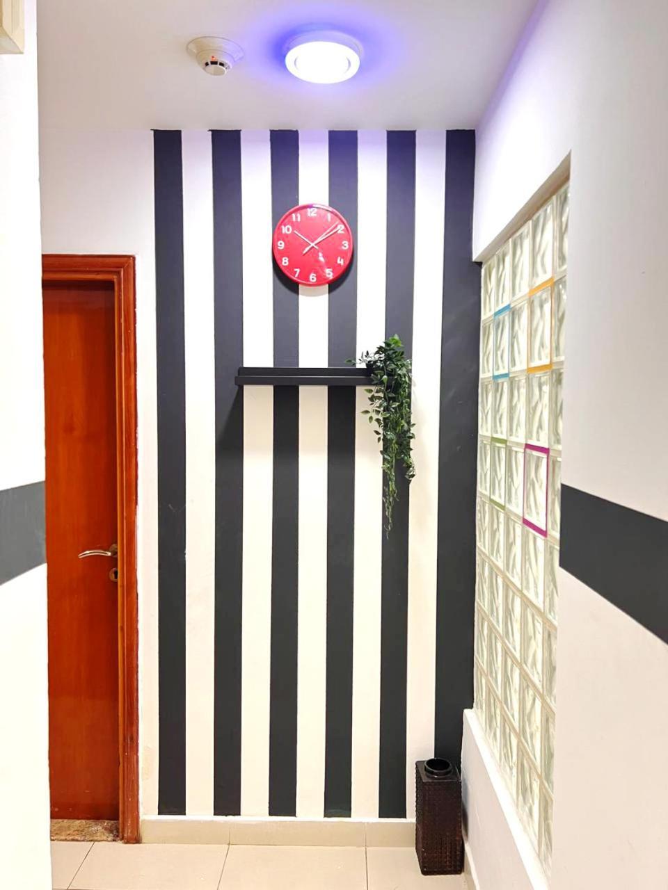 Blooming Partition In Tecom Near Internet Metro * Dubai